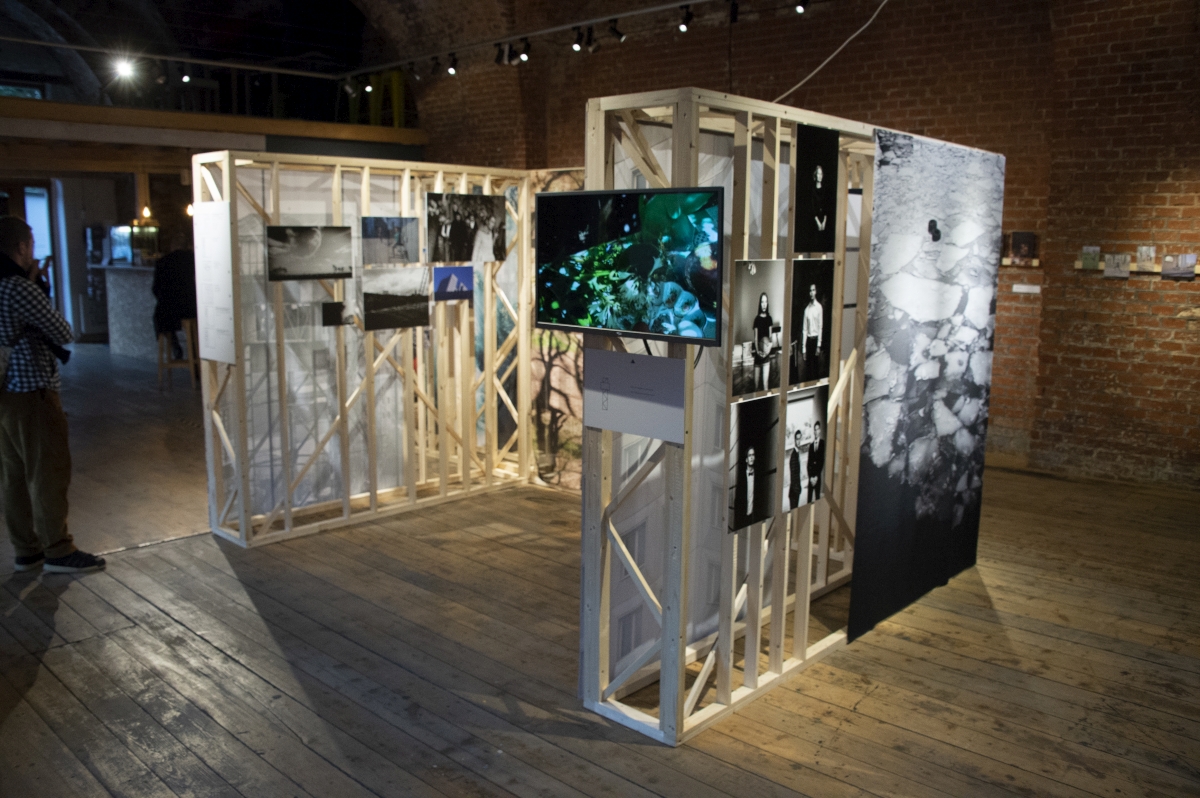 «ФотON»: в «Воротах» открылась конкурсная выставка